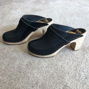 Swedish Hasbeens black slip in high clog